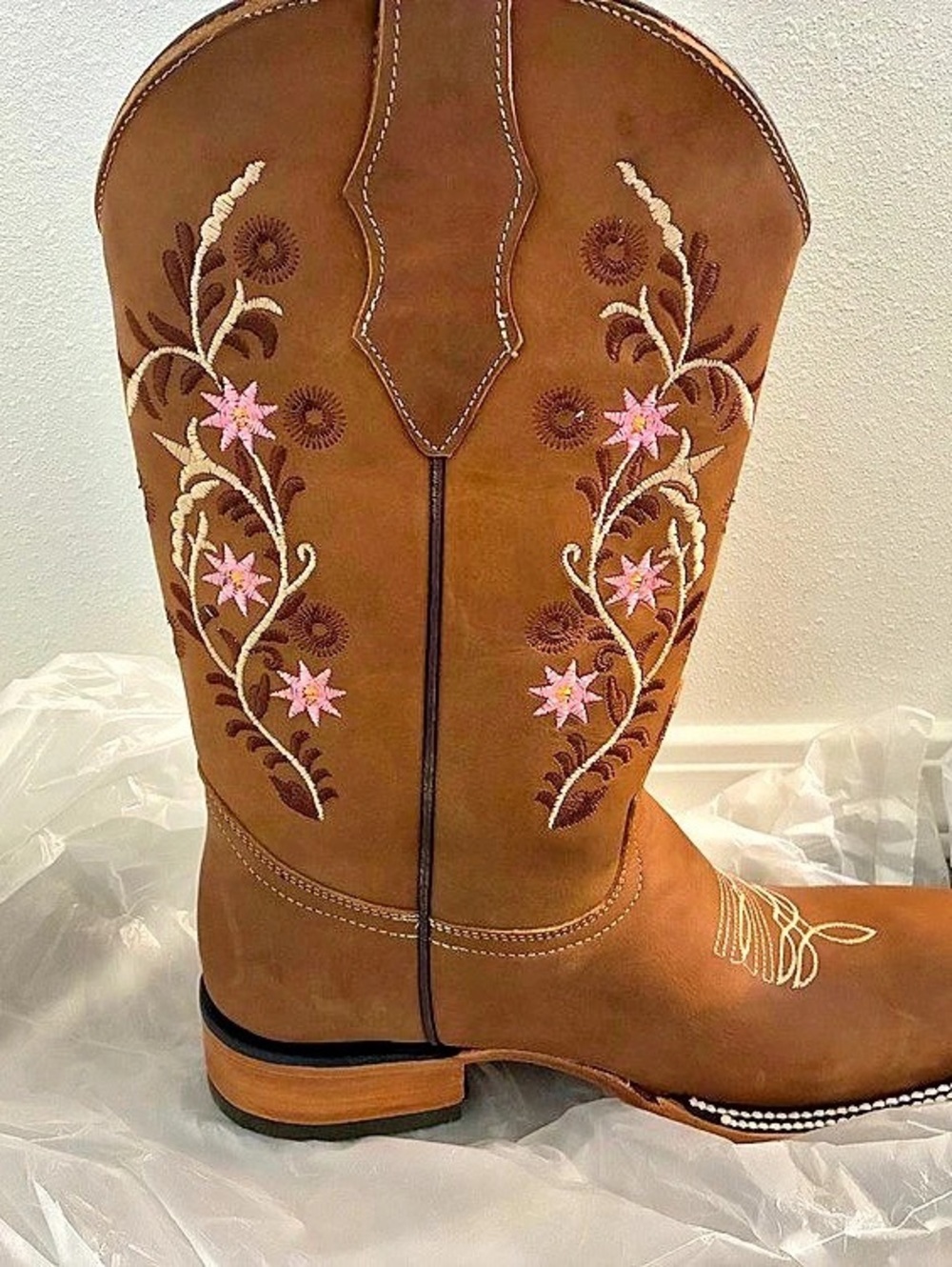 Women's Floral Embroidered Western Boots - Broad Square Toe Lasy
